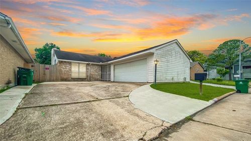9619 Sharpcrest St, Houston, TX, 77036-6523 | Card Image