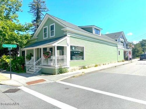 125 North St, Bennington, VT, 05201-1826 | Card Image