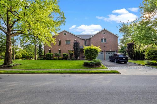 33 Snapdragon Ln, Roslyn Heights, NY, 11577-2528 | Card Image
