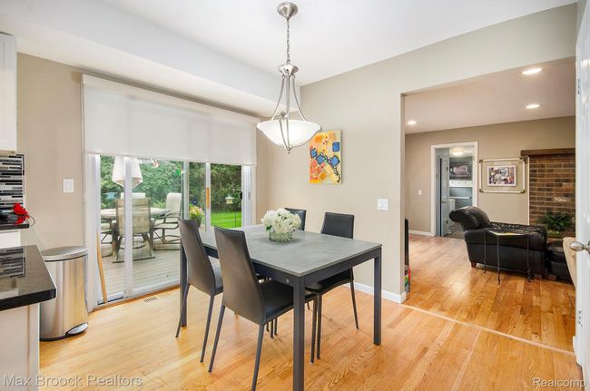 Kitchen Eating Area 2 | Image 10