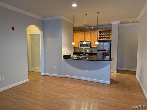 2716 Mcknight Crossing Ct, Saint Louis, MO, 63124-1690 | Card Image