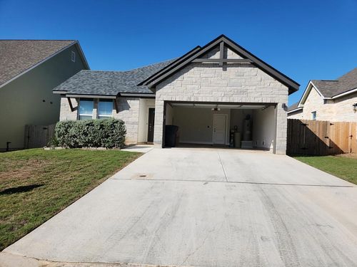 303 Winston Dr, Fredericksburg, TX, 78624-2351 | Card Image