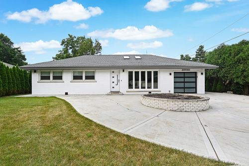 16W361 95th Pl, Burr Ridge, IL, 60527-6807 | Card Image