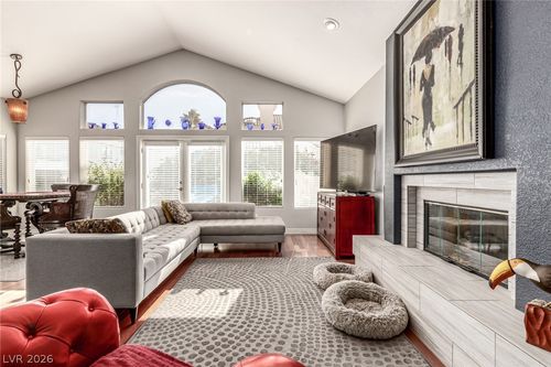 8105 Lake Hills Dr, Las Vegas, NV, 89128-7088 | Card Image