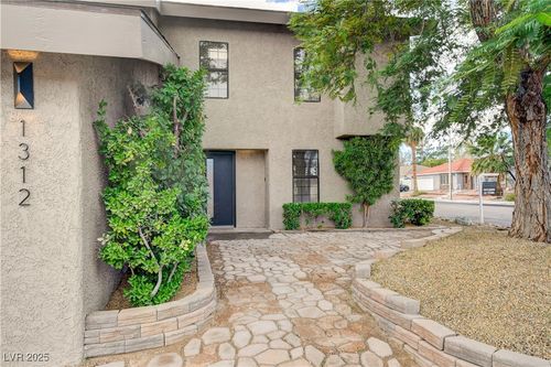 1312 Oak Tree Ln, Las Vegas, NV, 89108-1146 | Card Image