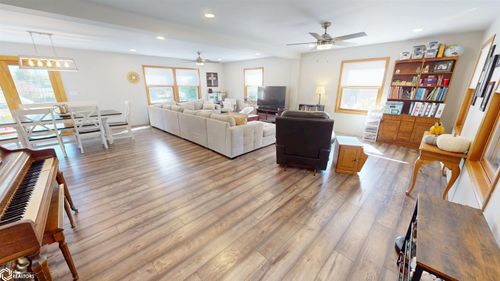 1407 Dogwood Dr, Fairfield, IA, 52556-4154 | Card Image