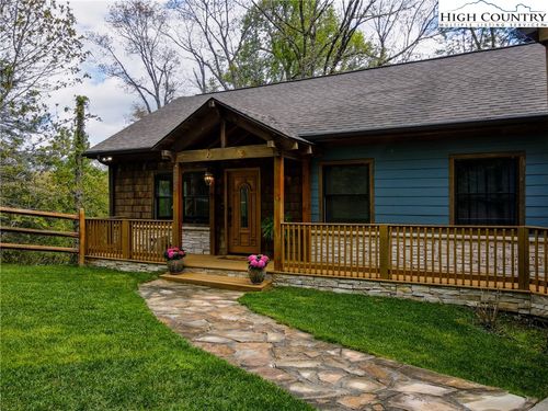 205 Vixen Ln, Blowing Rock, NC, 28605-8705 | Card Image
