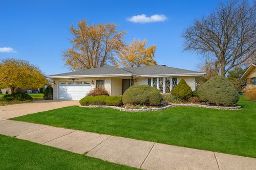 8226 Bob O Link Rd, Orland Park, IL, 60462-4122 | Card Image