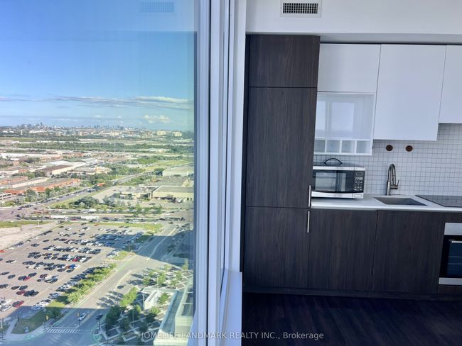 3702 - 5 Buttermill Ave, Condo with 3 bedrooms, 2 bathrooms and null parking in Vaughan ON | Image 21