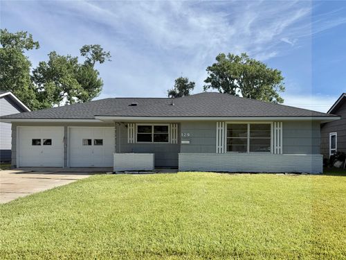 129 Chestnut St, Lake Jackson, TX, 77566-5554 | Card Image