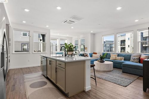 2836 Tradewind Dr, Alameda, CA, 94501-7888 | Card Image