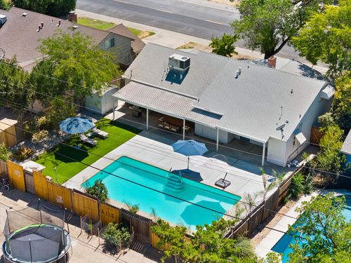 7409 East Pkwy, Sacramento, CA, 95823-3105 | Card Image