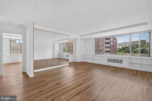 743-1121 Arlington Blvd, ARLINGTON, VA, 22209-3240 | Card Image