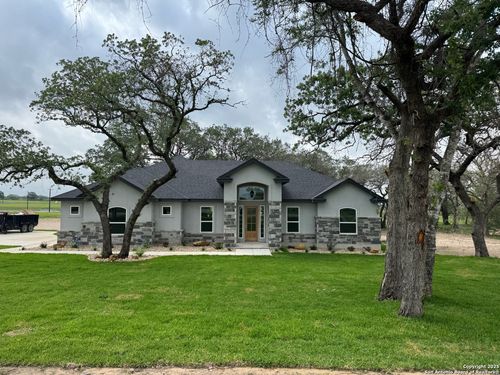 692 County Road 320, Floresville, TX, 78114 | Card Image
