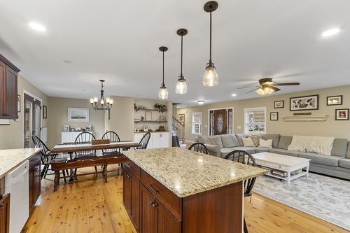 90 South Rd, Pepperell, MA, 01463-1257 | Card Image