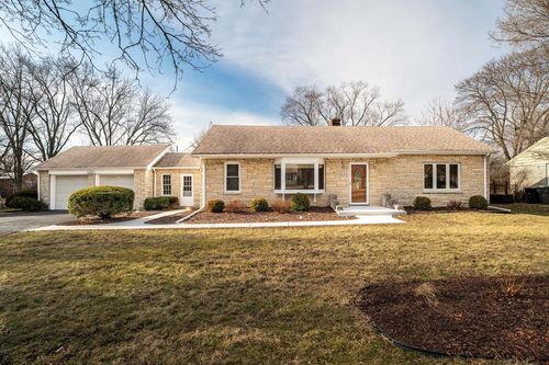 W147N4879 Dolphin Drive, MENOMONEE FALLS, WI, 53051 | Card Image