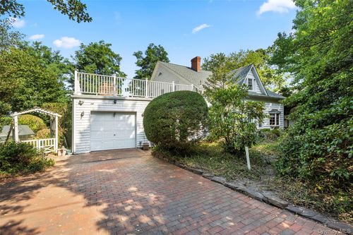 14 W Meadow Ln, Stony Brook, NY, 11790 | Card Image