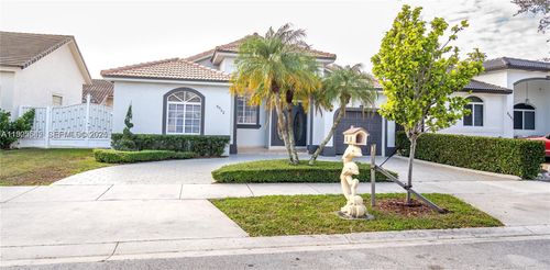 8952 Nw 145th Ln, Miami Lakes, FL, 33018-7325 | Card Image