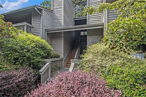 318 Tuxworth Cir, Decatur, GA, 30033-5616 | Card Image