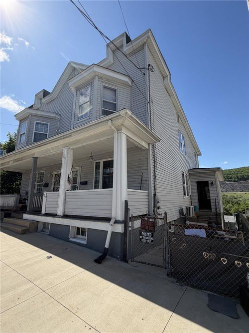129 E Ridge St, Coaldale, PA, 18218-1220 | Card Image