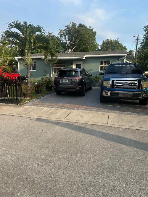 1560 Ne 154th St, North Miami Beach, FL, 33162-5932 | Card Image