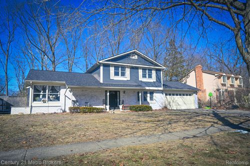 433 Dutch Mill Dr, Flushing, MI, 48433-2122 | Card Image