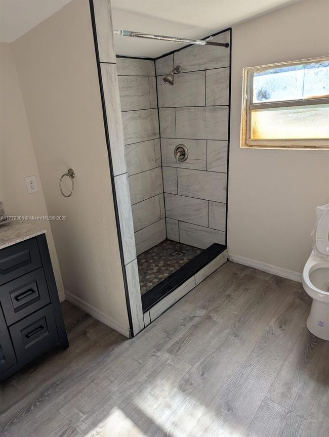 105 Tangerine St, House other with 2 bedrooms, 1 bathrooms and null parking in BOWLING GREEN FL | Image 4