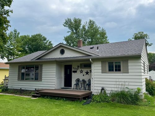 705 S 12th St, Olivia, MN, 56277-1522 | Card Image