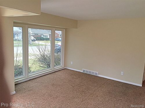 724 Clair St, Inkster, MI, 48141-1002 | Card Image