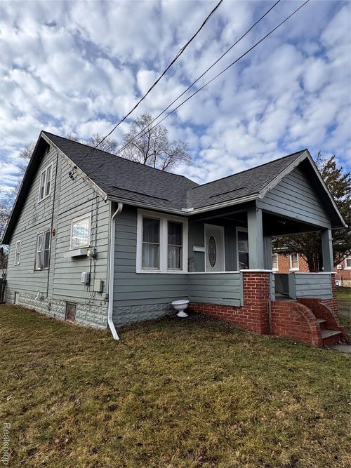 5032 Brady St, Swartz Creek, MI, 48473-1302 | Card Image