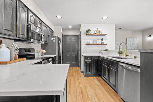 2293 A Circle Ridge, Delafield, WI, 53018 | Card Image