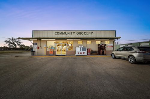 203 W Pine St, West, TX, 76691-1444 | Card Image