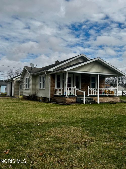 1054 Scott St, Maumee, OH, 43537-3142 | Card Image