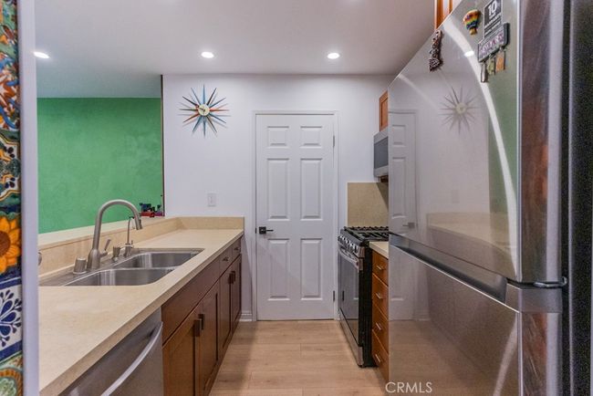 169 - 18350 Hatteras St, Condo with 1 bedrooms, 1 bathrooms and 2 parking in Tarzana CA | Image 5