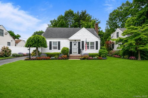4 Birch Pl, Glen Cove, NY, 11542-1427 | Card Image