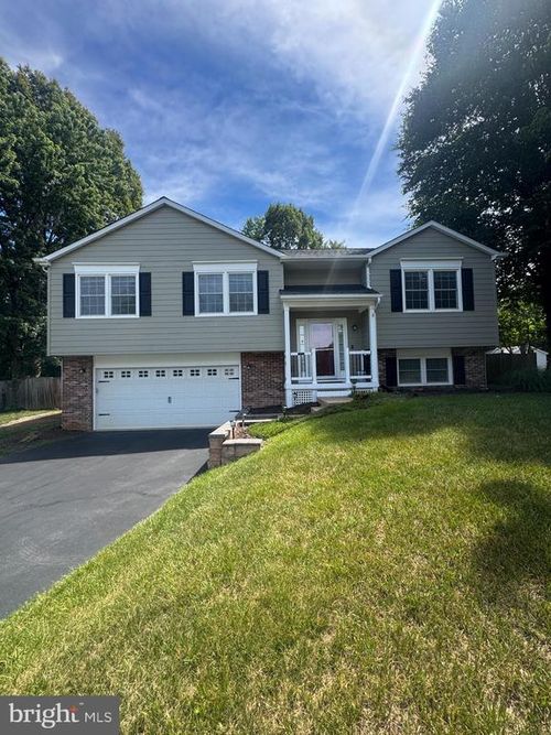 74 Clarion Dr, Fredericksburg, VA, 22405-2819 | Card Image