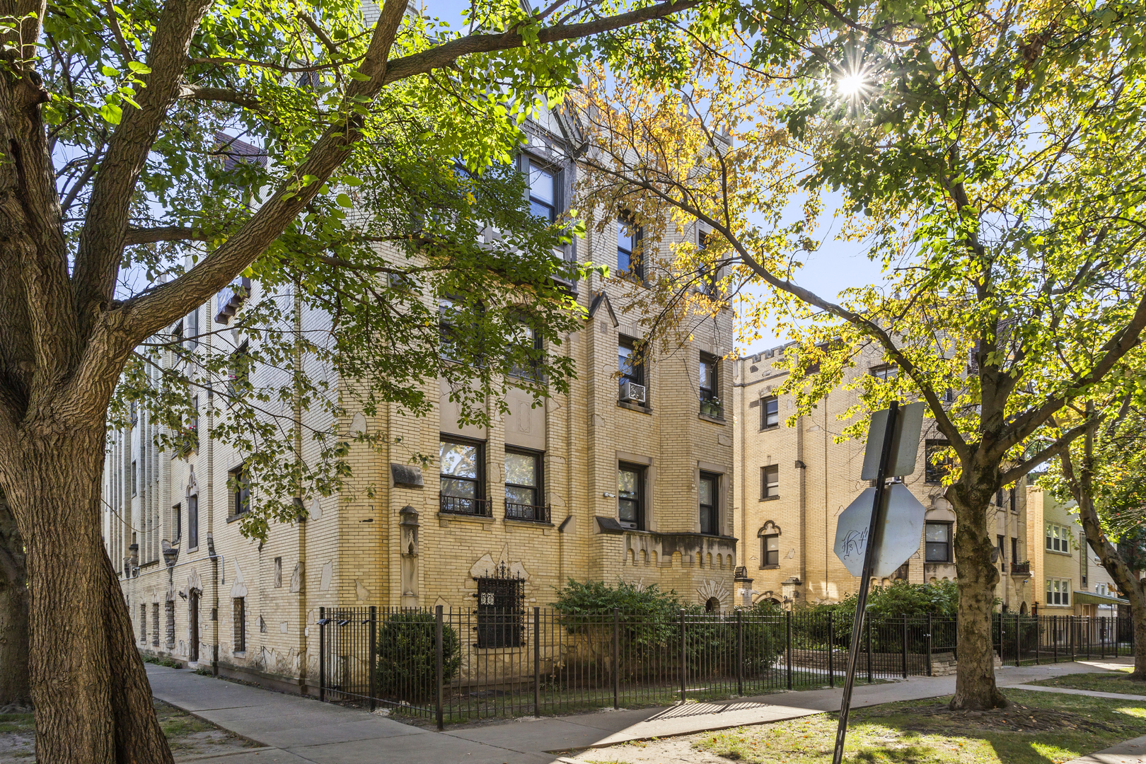 1W 5653 N Spaulding Avenue, For Sale in Chicago Zoocasa