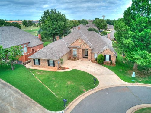3904 Shortgrass Rd, Edmond, OK, 73003-3055 | Card Image