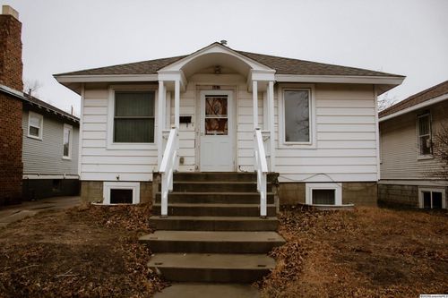 662 N 6th St, Laramie, WY, 82072-2606 | Card Image