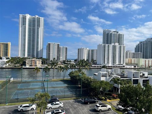 apt-626-1000 Parkview Dr, Hallandale Beach, FL, 33009-8905 | Card Image