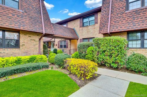 311 Mariners Way, Copiague, NY, 11726-5113 | Card Image