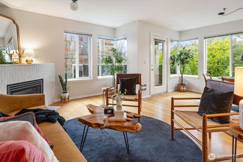 apt-201-2024 Nw 57th St, Seattle, WA, 98107-3122 | Card Image