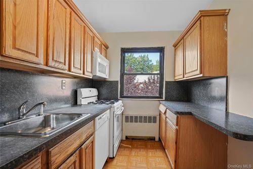 68-90 Shore Pkwy, Howard Beach, NY, 11414-2415 | Card Image