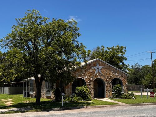 102 S 11th St, Junction, TX, 76849-5326 | Card Image