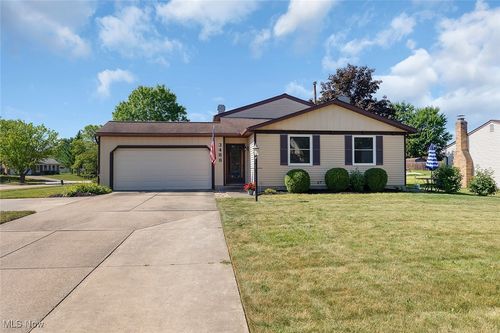 3488 Woodstock Ln, Brunswick, OH, 44212-2274 | Card Image