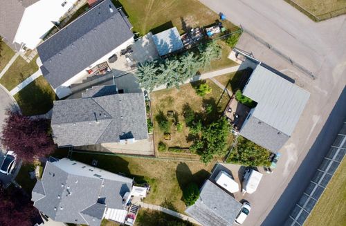 246 Mt Lorette Place Se, House with 4 bedrooms, 3 bathrooms and 6 parking in Calgary AB | Card Image