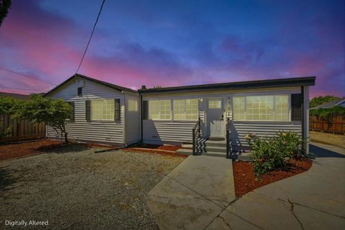 2383 Menalto Ave, East Palo Alto, CA, 94303-1022 | Card Image