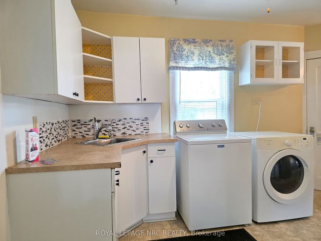 103 Main St E, House other with 2 bedrooms, 1 bathrooms and 2 parking in Port Colborne ON | Image 11