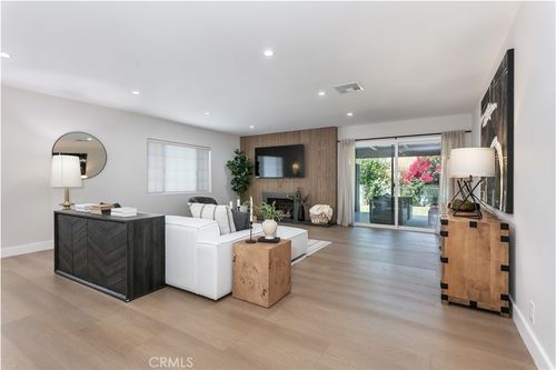 6853 Willis Ave, Van Nuys, CA, 91405-3859 | Card Image