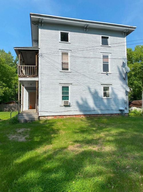 2 Arlington St, Essex Junction, VT, 05452-3709 | Card Image